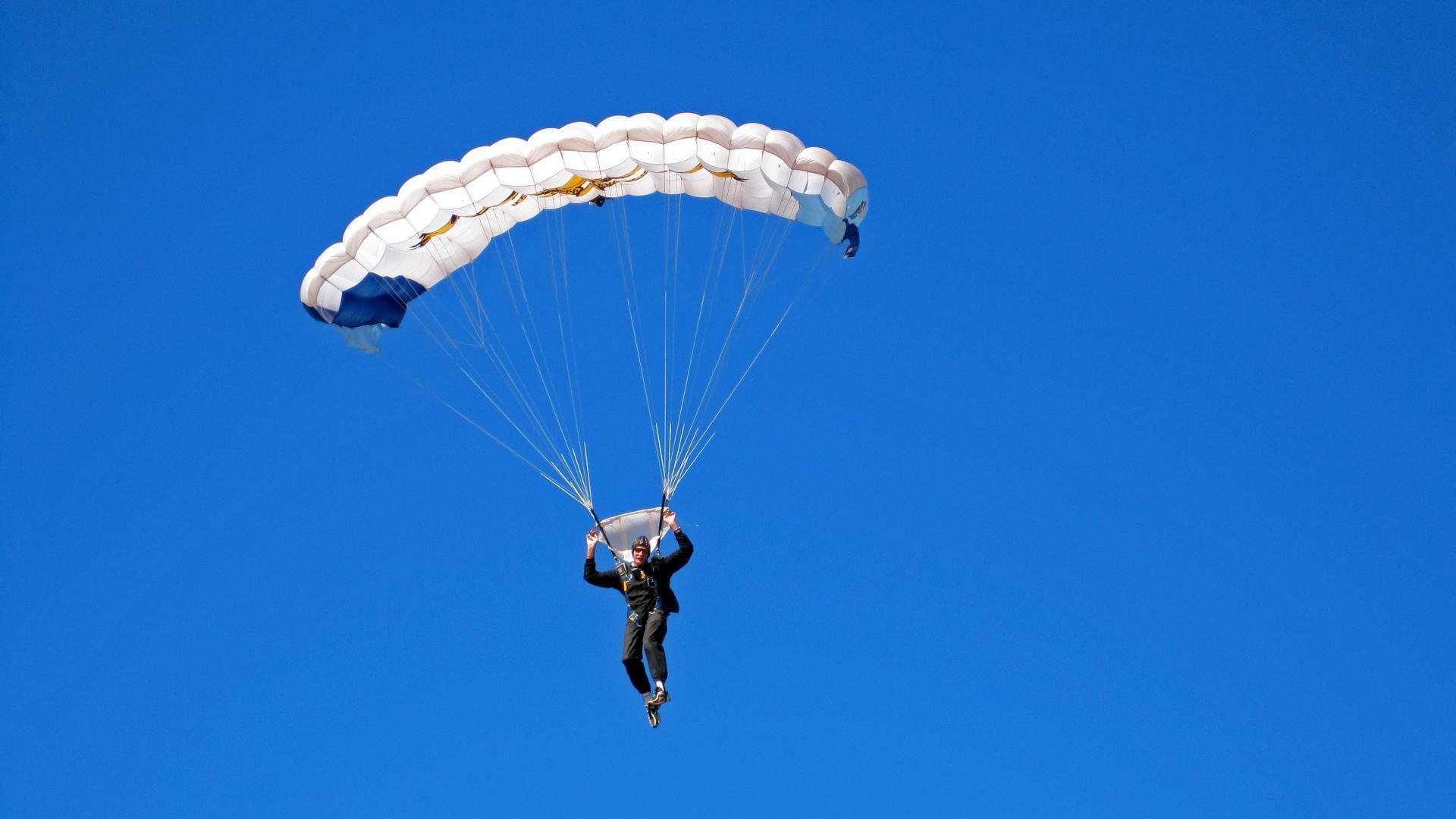 “高压行业冥想步行日” 规定时间内仅允许安静行走